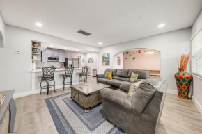 1 Mi to Beach Sunny Lantana Cottage with Pool!